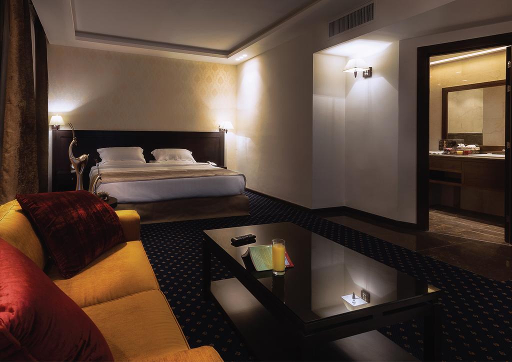 Seven Roses Hotel Amman Buitenkant foto