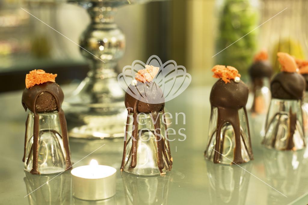 Seven Roses Hotel Amman Buitenkant foto
