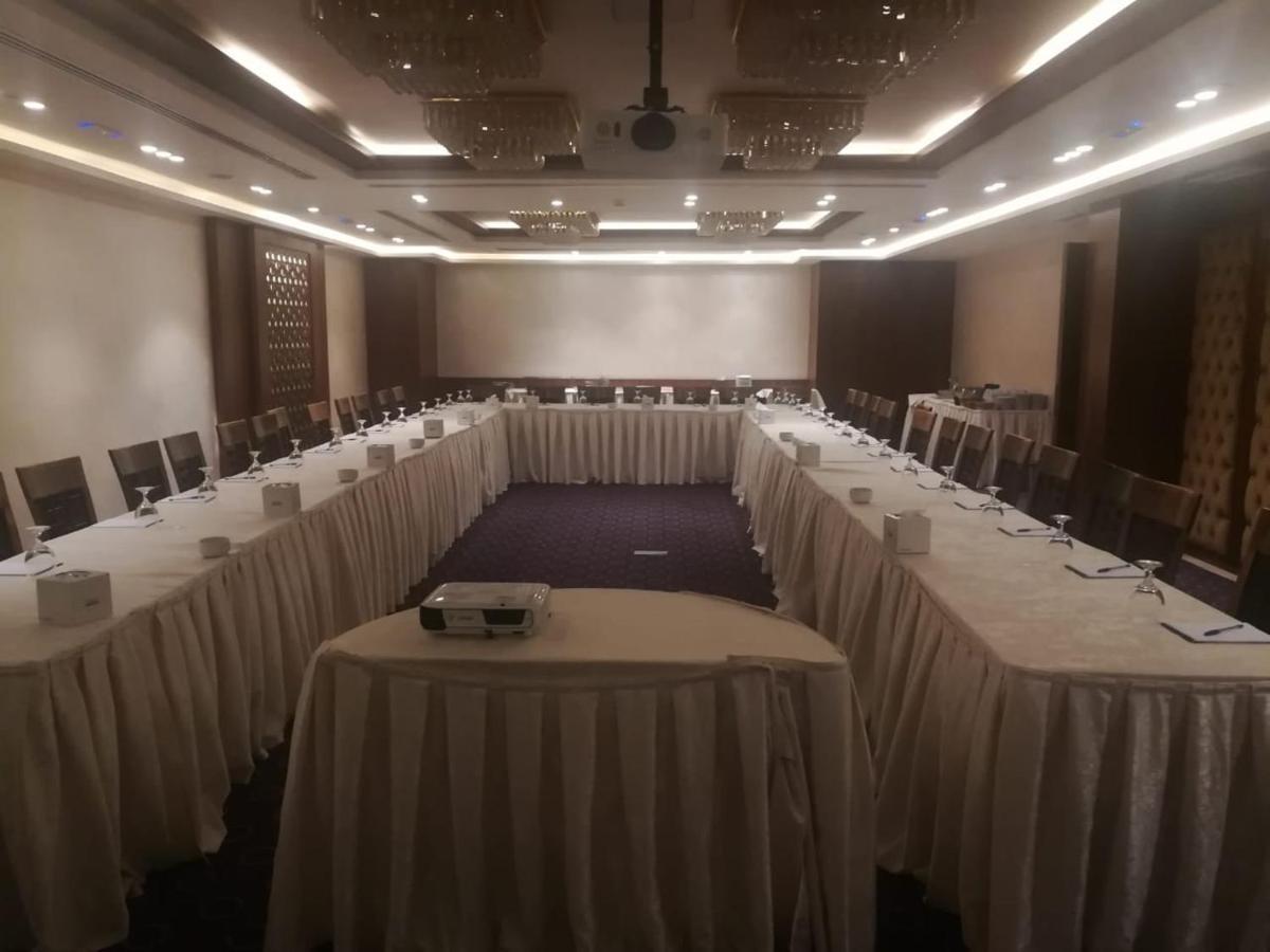 Seven Roses Hotel Amman Buitenkant foto